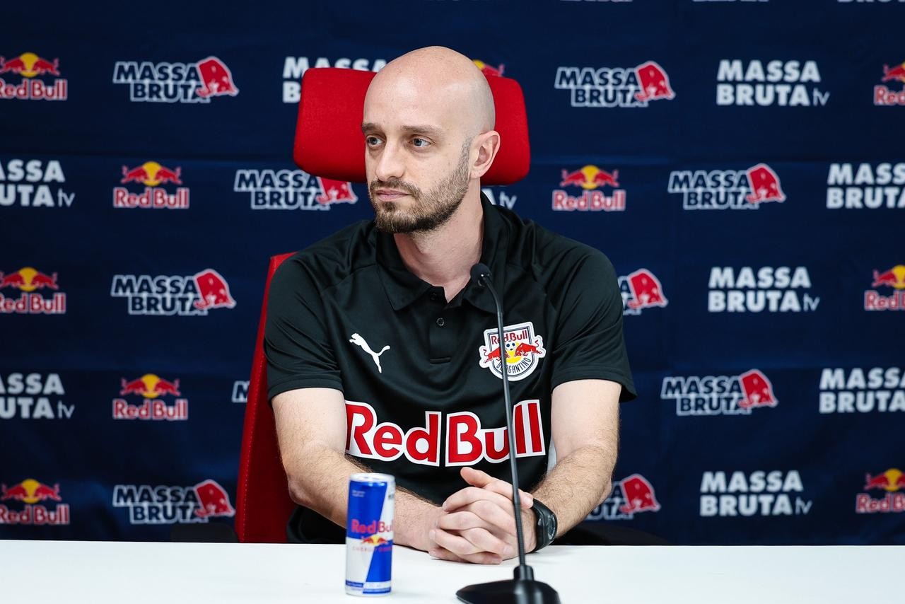 Rodrigo Coelho em coletiva de imprensa no Red Bull Bragantino