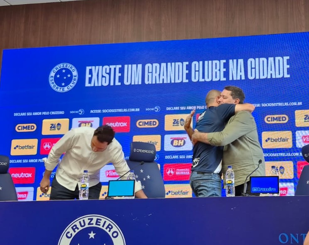 Coletiva de despedida de Leonardo Jardim no Cruzeiro — Foto: Danny Paiva