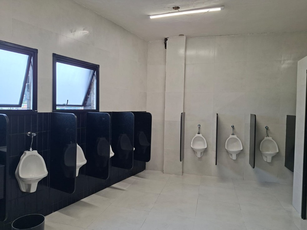 Foto real de como estão atualmente os banheiros — Foto: Ana Canhedo