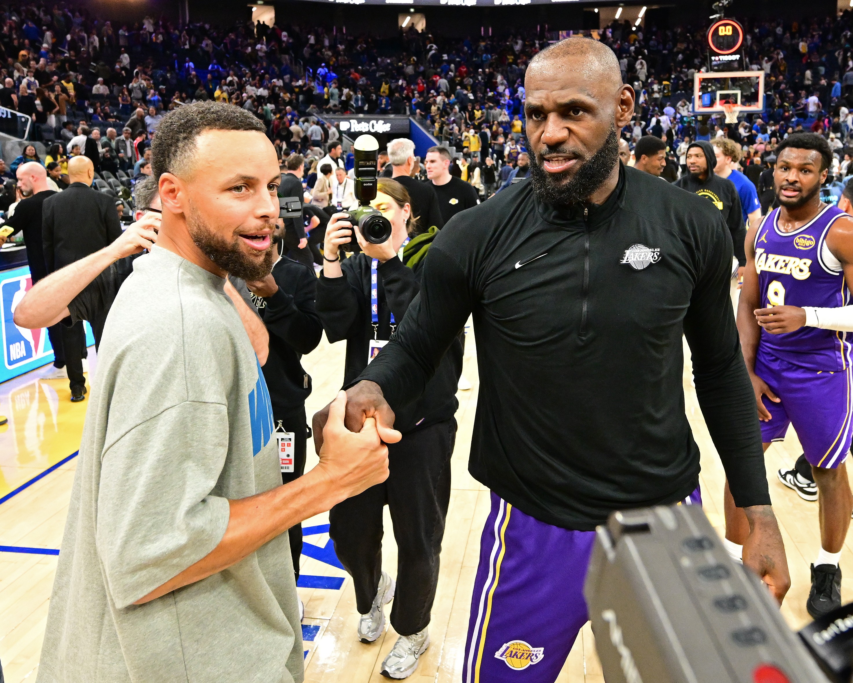 Curry lamenta ida de LeBron para os Sixers: "É por isso que você não cria expectativas"