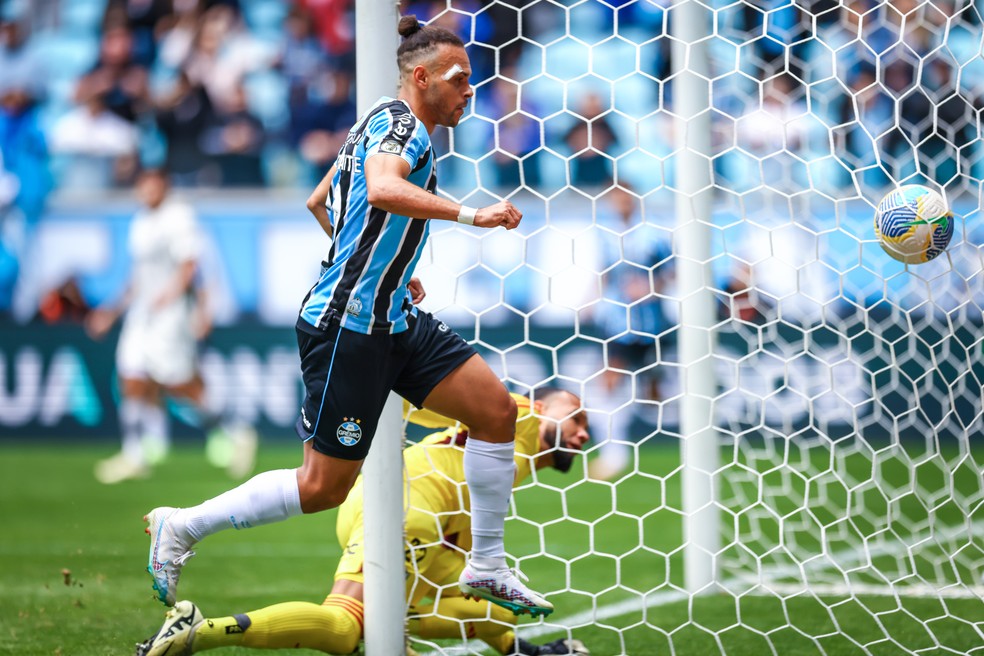 Braithwaite marca em estreia na Arena, mas Grêmio perde de virada para o Galo — Foto: Lucas Uebel/Grêmio FBPA