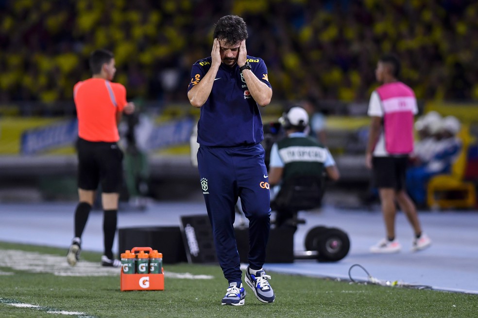 Seleção vê tabus caírem e, em cinco rodadas, sofre mais gols do que nas Eliminatórias passadas