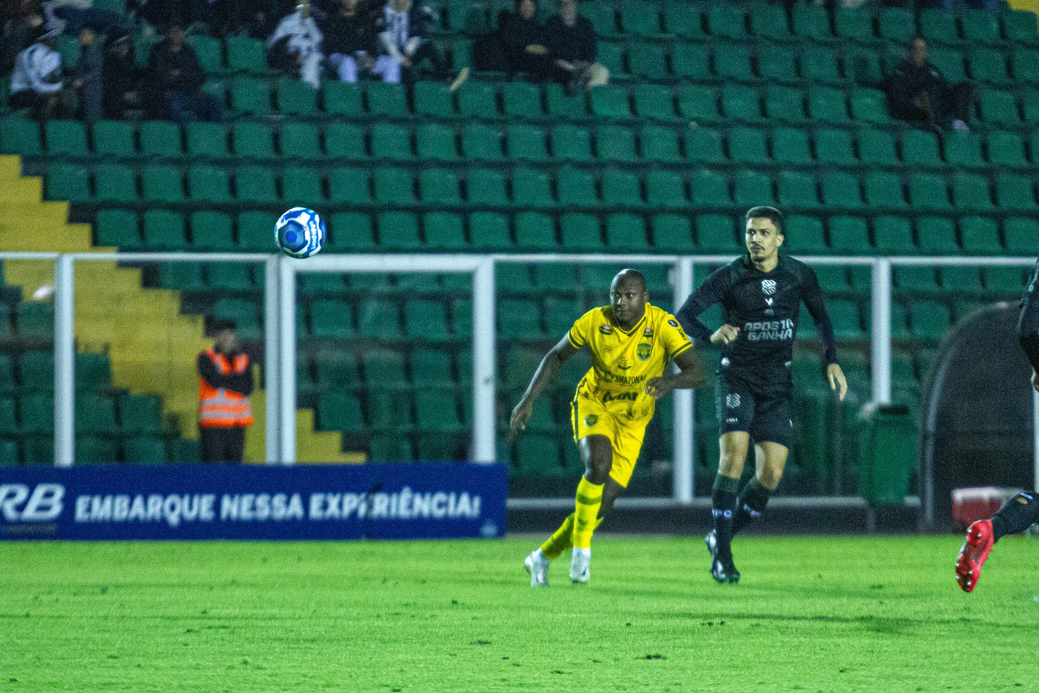 Eduardo Rosado volta de suspensão no Figueirense; Gledson sai lesionado ...