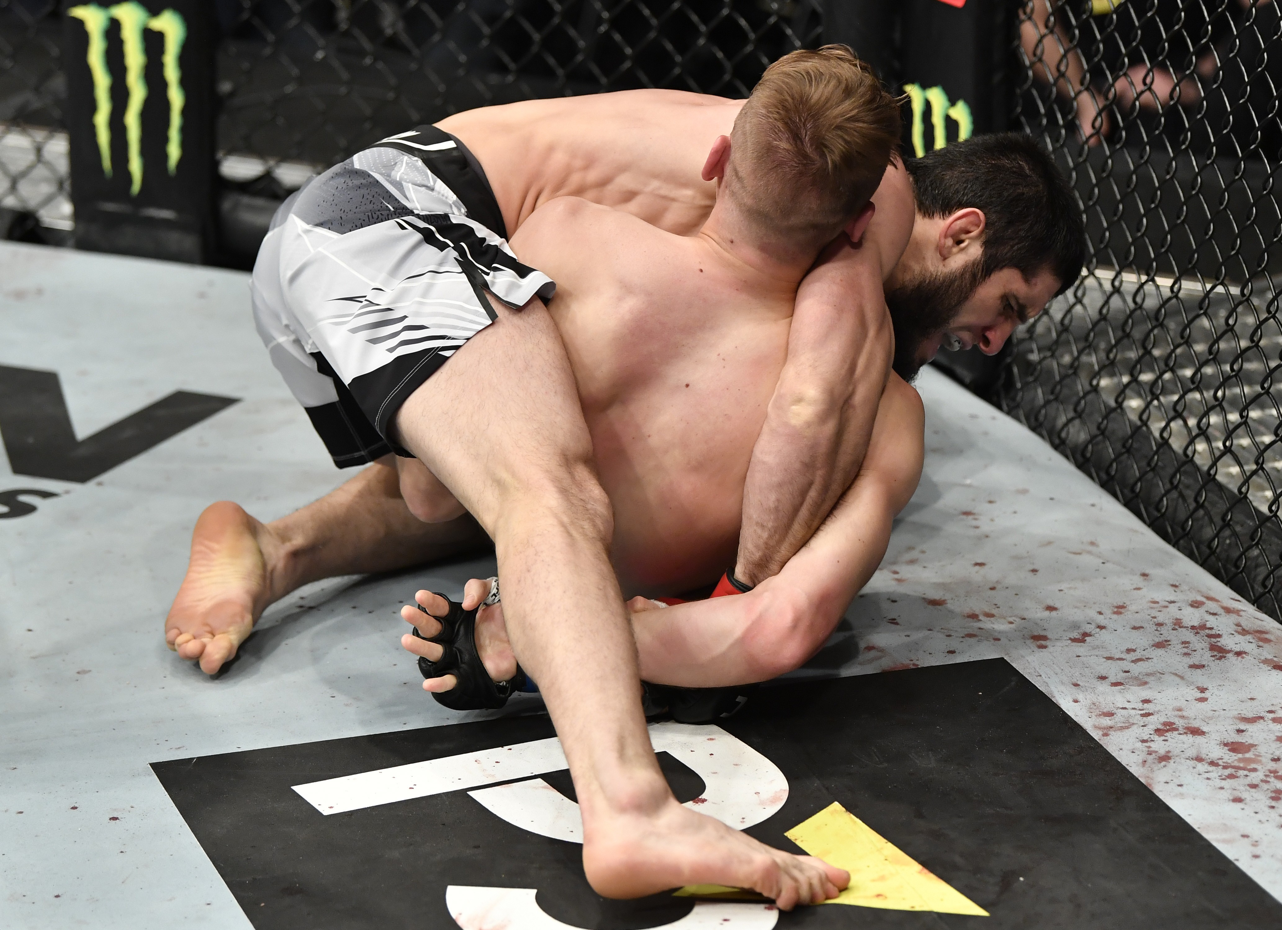 UFC 280: série invicta de Islam se compara à de Charles? Confira | Ge
