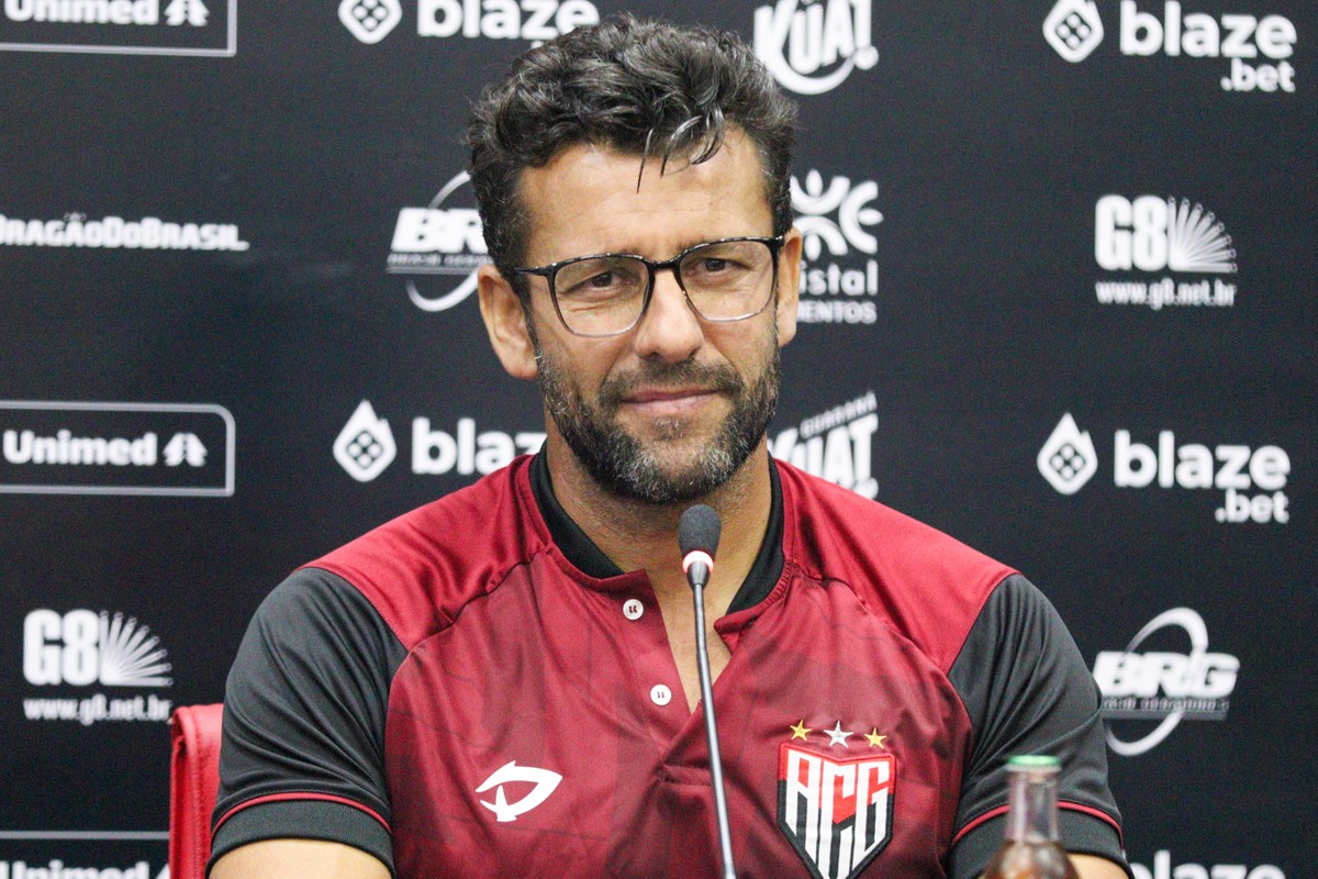 Valentim faz ajustes de posicionamento e movimentação antes do jogo