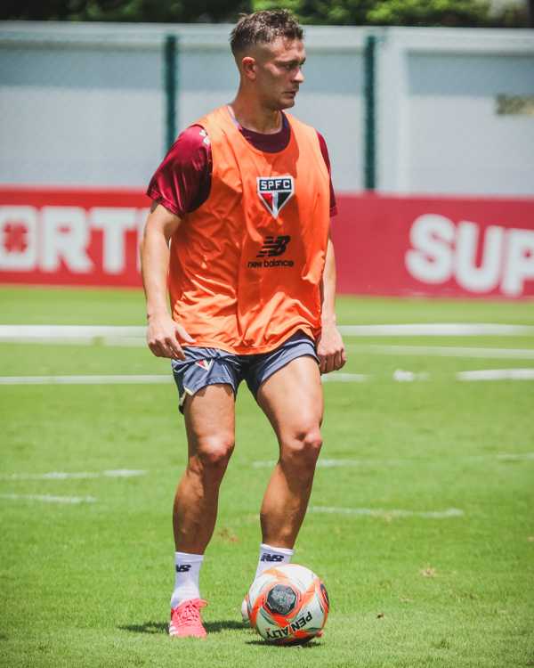 PRÓXIMO DA SAÍDA: São Paulo e Santiago Longo iniciam processo de rescisão de contrato