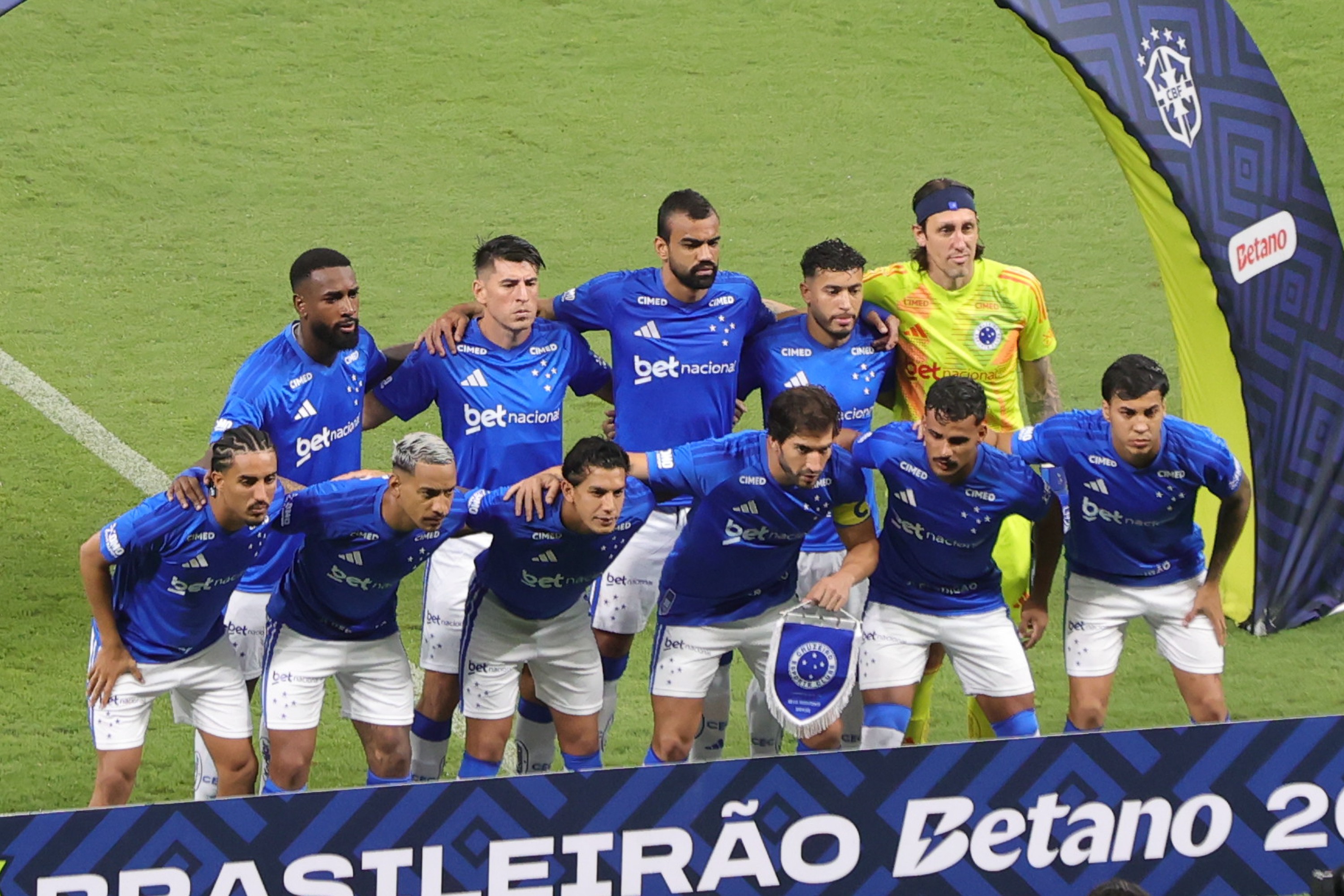 Matheus Pereira brilha com gol, enquanto expulsão de William impacta a partida do Cruzeiro