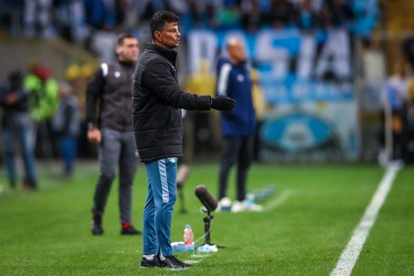 Alexandre Mendes, o auxiliar, chegará ao 13º comando técnico no Grêmio; confira os números.