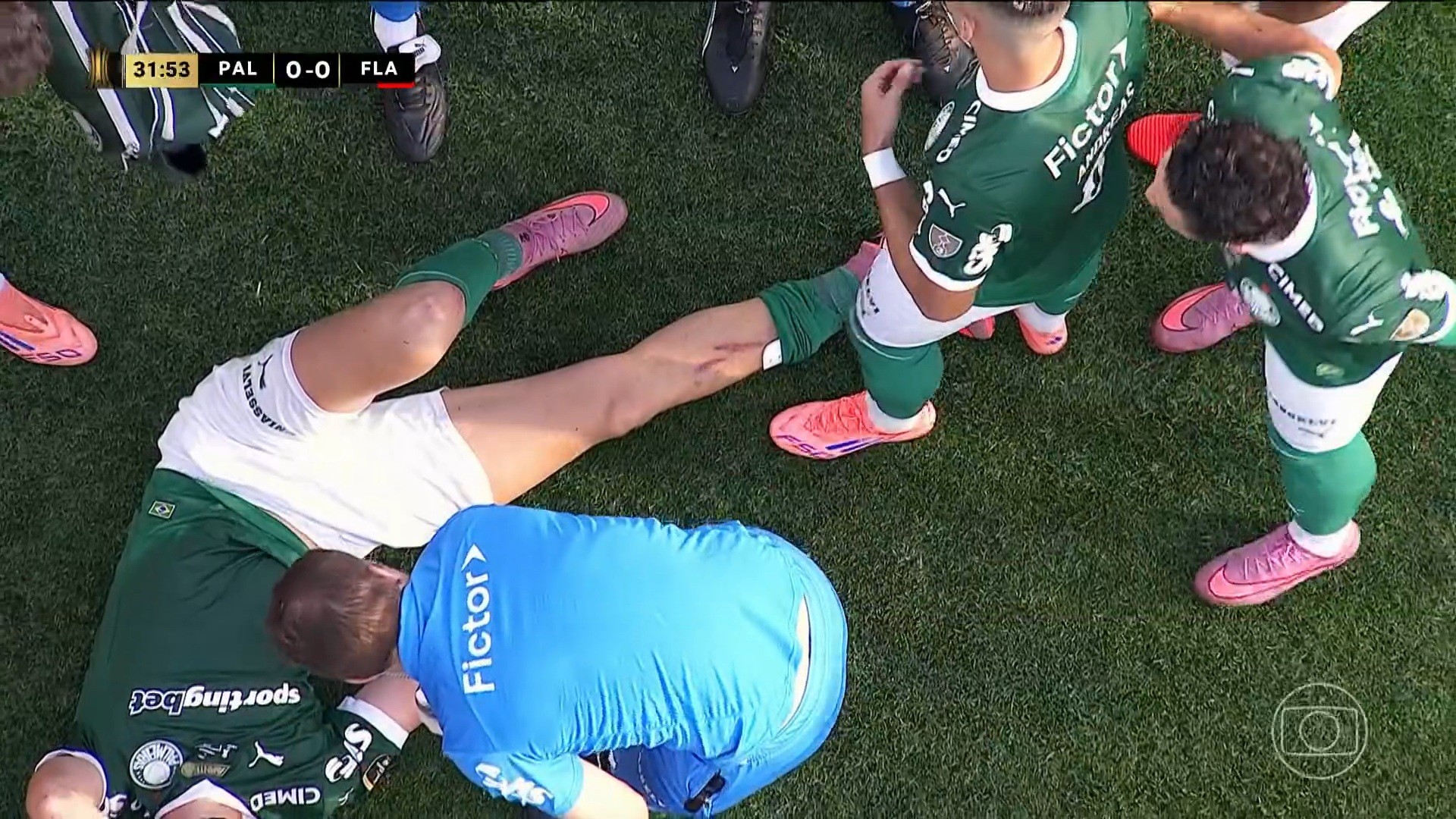 PC Oliveira cobra expulsão de Pulgar em lance polêmico com Fuchs no duelo Palmeiras x Flamengo