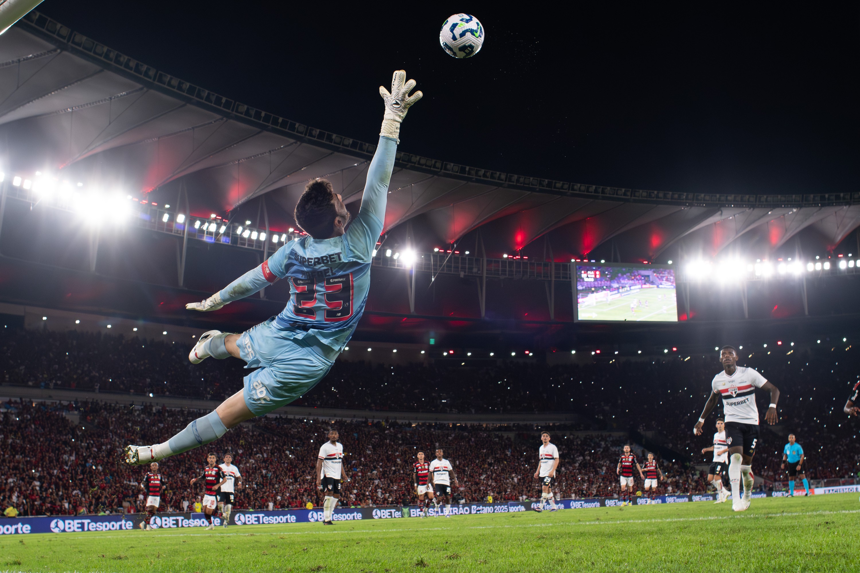 São Paulo acumula quatro derrotas seguidas e enfrenta crise no Brasileirão