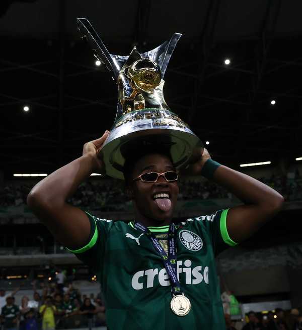 Endrick supera marca de Neymar no Brasileirão e cola em Ronaldo Fenômeno: 