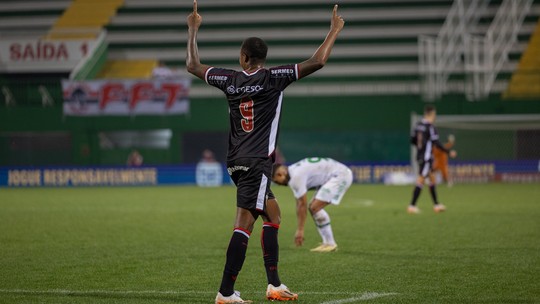 “Não chegamos na área à toa”, diz Alexandre Jesus sobre gol contra da Chape contra Botafogo-SP