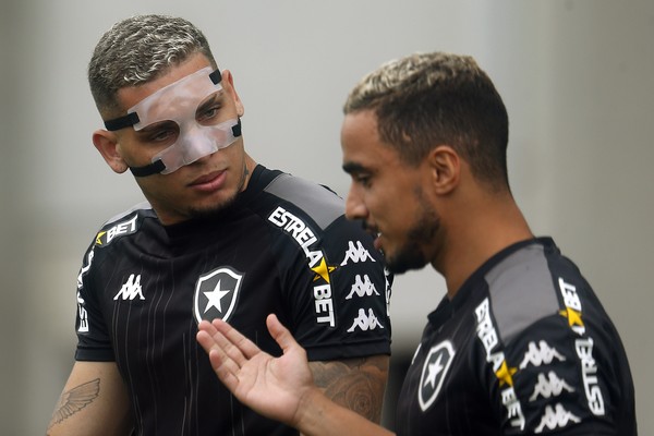Acesso Total Botafogo: episódio 6 tem discordância na diretoria, discussão  no vestiário e chegada de Rafael, botafogo