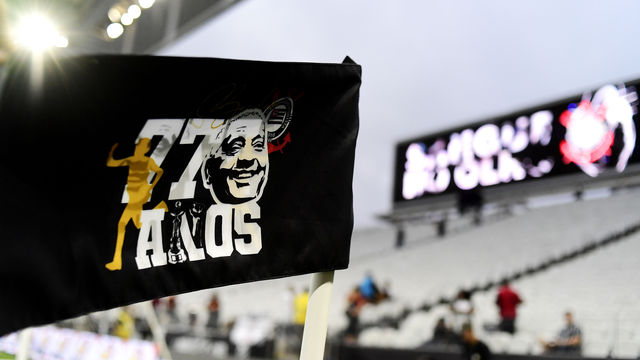 Homenagem a Basílio em Corinthians x Capivariano