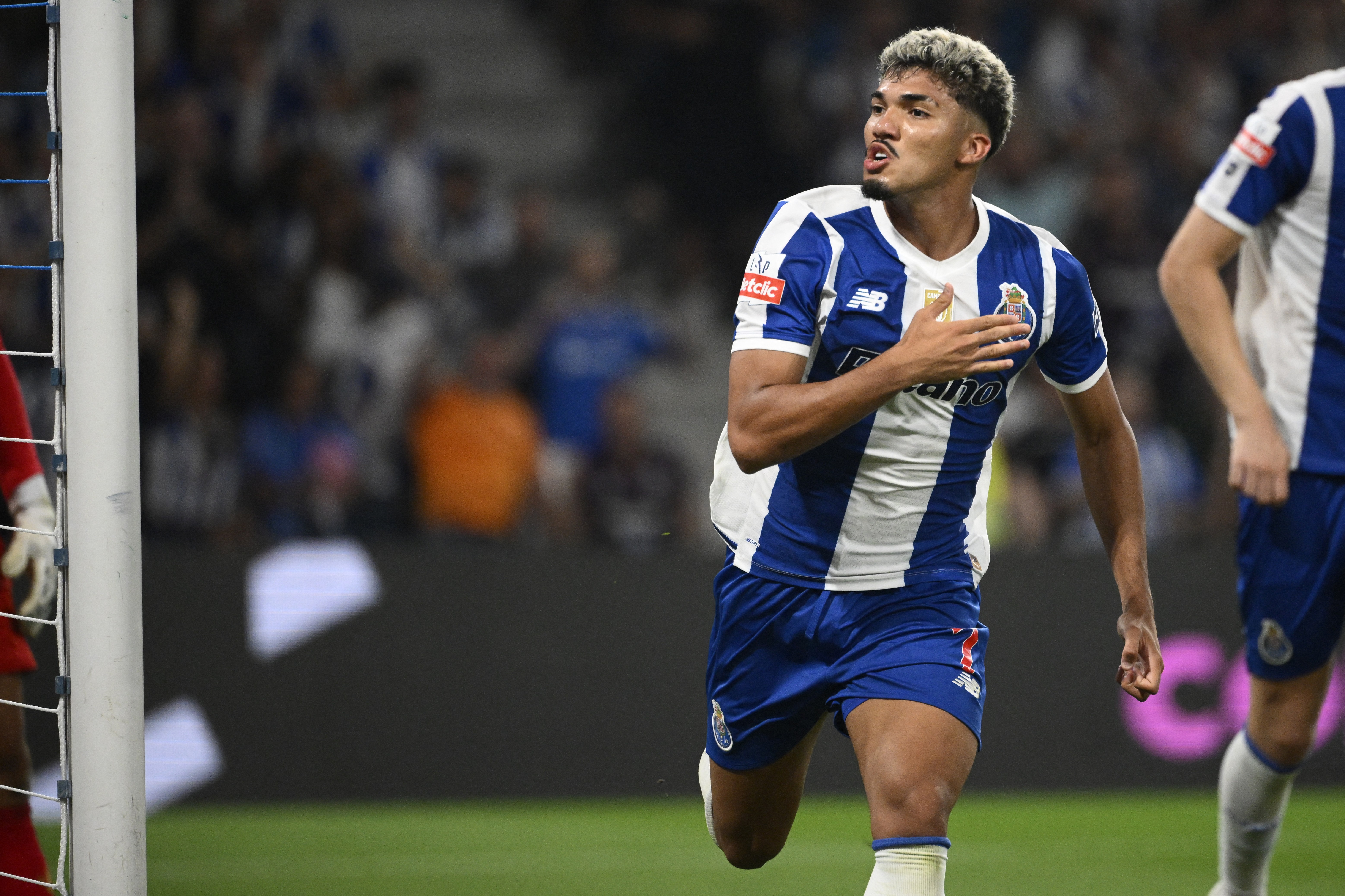 William Gomes, ex-São Paulo, renova contrato com o Porto até 2031