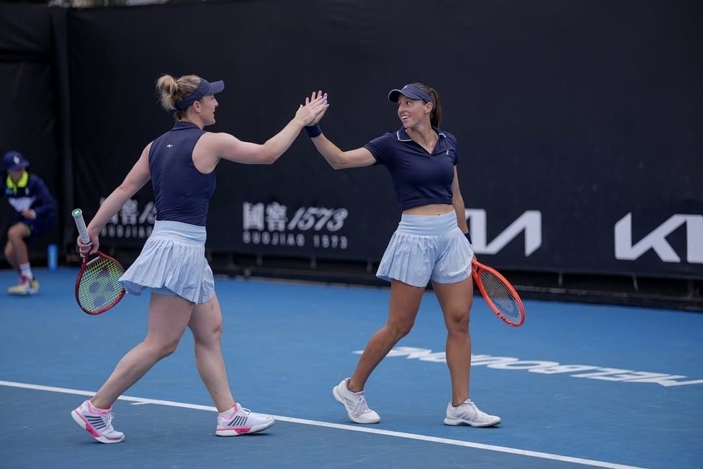 Luisa Stefani e Gaby Dobrowski avançam à semi no Australian Open — Foto: Reprodução/Instagram
