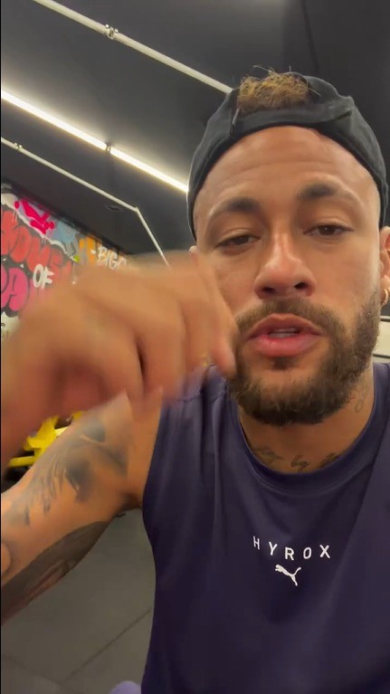 Neymar ironiza críticas por presença em torneio de poker: "Vai cuidar da sua vida"