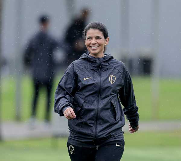 Corinthians se prepara para duelo com a Ponte e apresenta nova chefe médica.