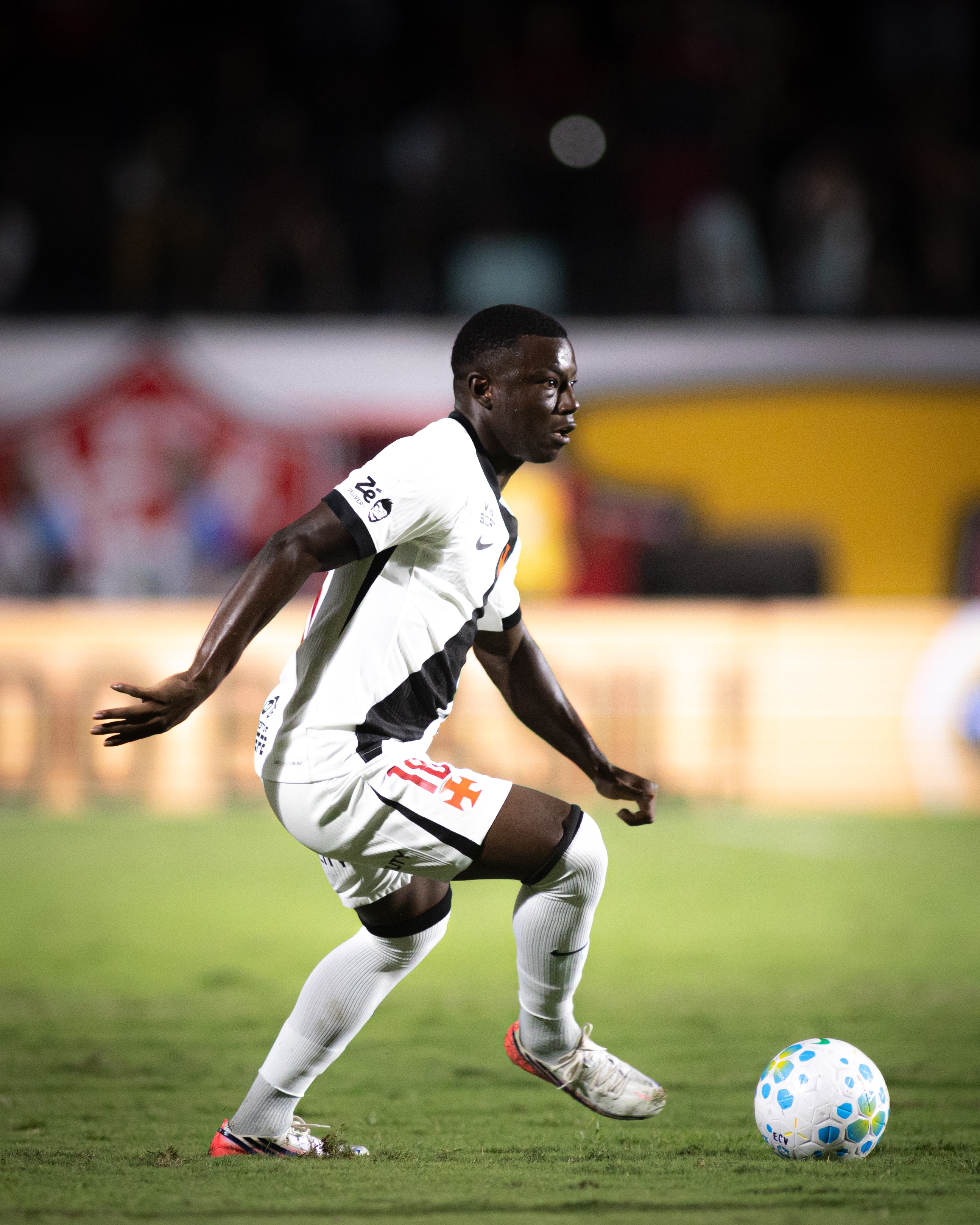 Marino ganha mais chances com Pedro Emanuel no Vasco e deve ser titular na Sul-Americana