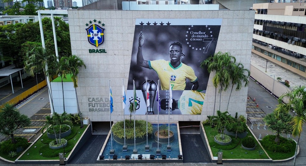 Vini Jr homenageado na fachada da sede da CBF, no Rio de Janeiro  Foto: Joilson Marconne/CBF