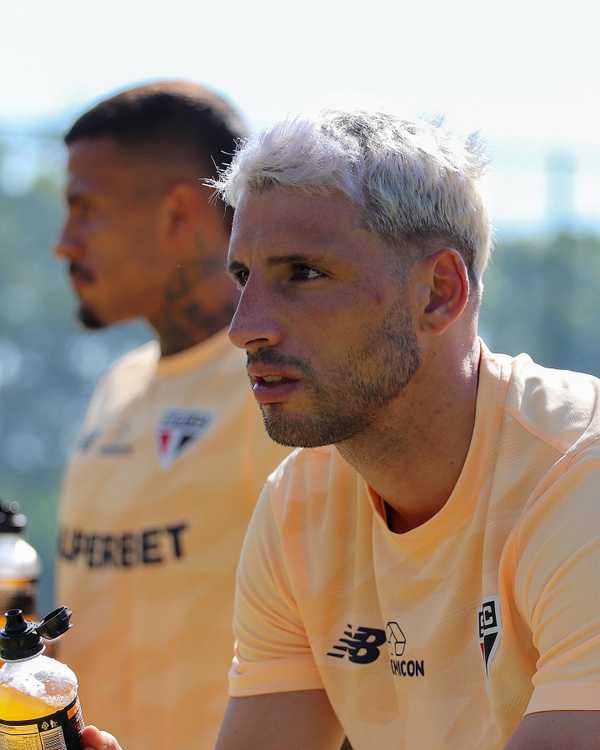 Último treino do São Paulo antes da viagem para Equador com Zubeldía.