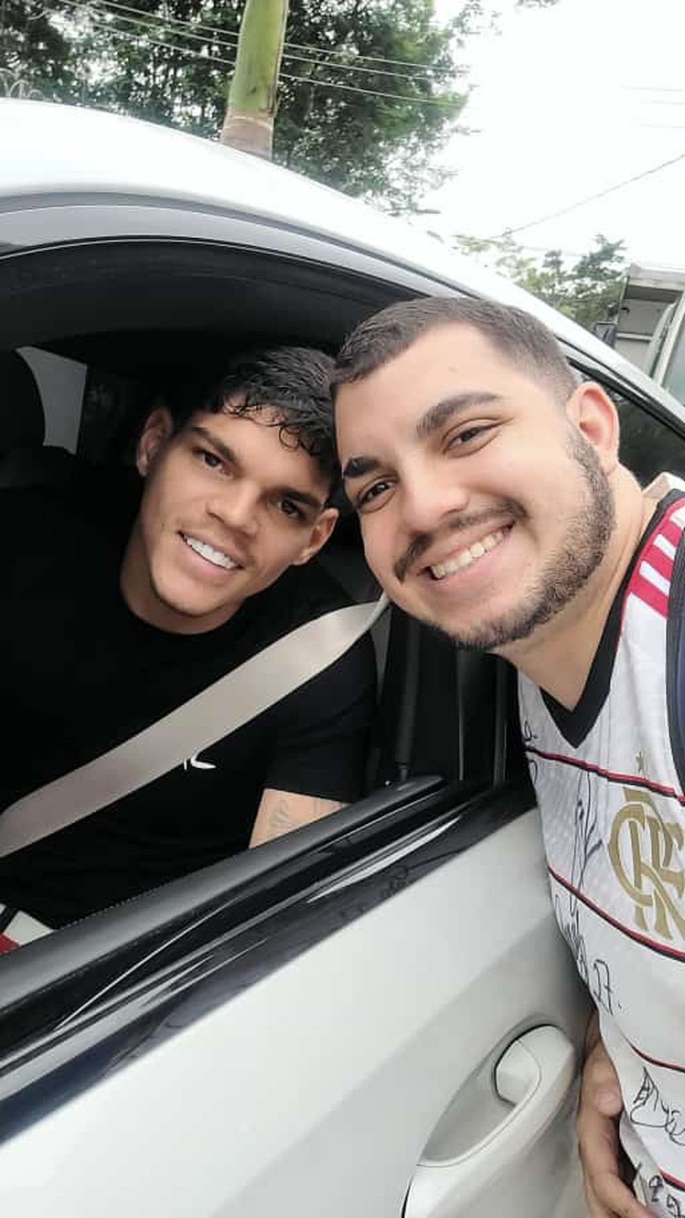 Arthur conseguiu autógrafo de Ayrton Lucas neste sábado — Foto: Arquivo Pessoal