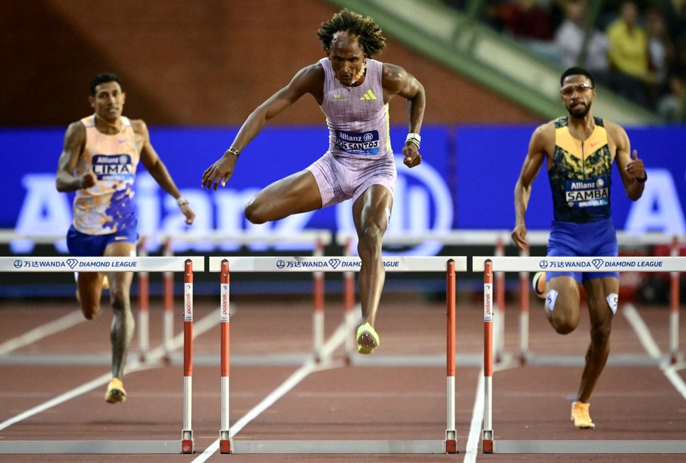 Alison dos Santos é tricampeão da Diamond League — Foto: AFP