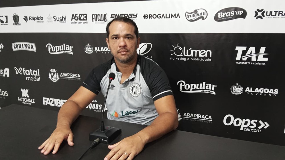 Dico Woolley, técnico do ASA, também comentou a confusão — Foto: Fábio Lopes/ASCOM ASA