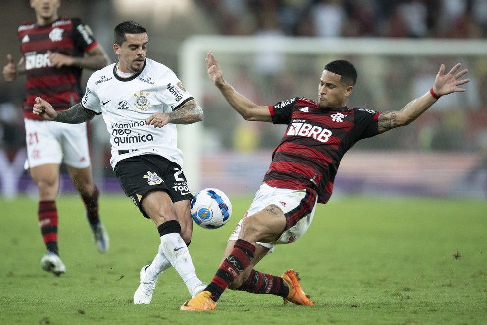 Duelo Flamengo x Corinthians define 1º semifinalista da Libertadores