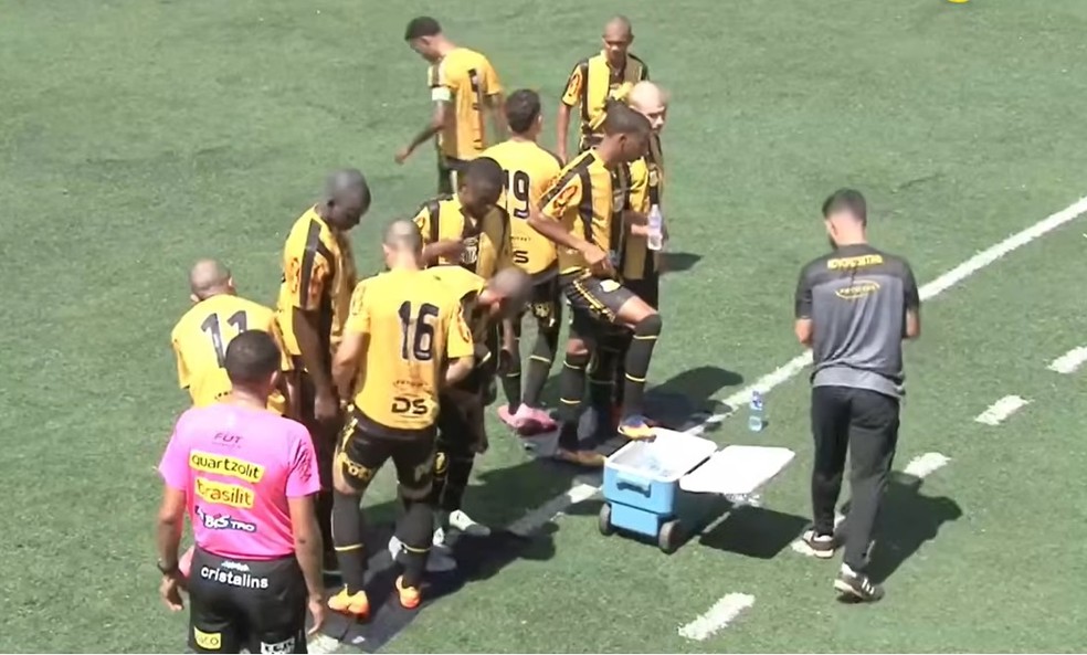 Copinha 2026: jogo é paralisado várias vezes por calor e temperatura de gramado 