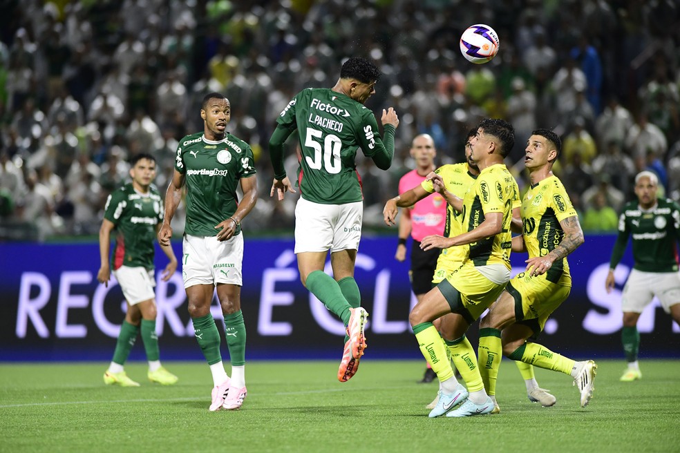 Luis Pacheco em lance de Palmeiras x Mirassol — Foto: Marcos Ribolli