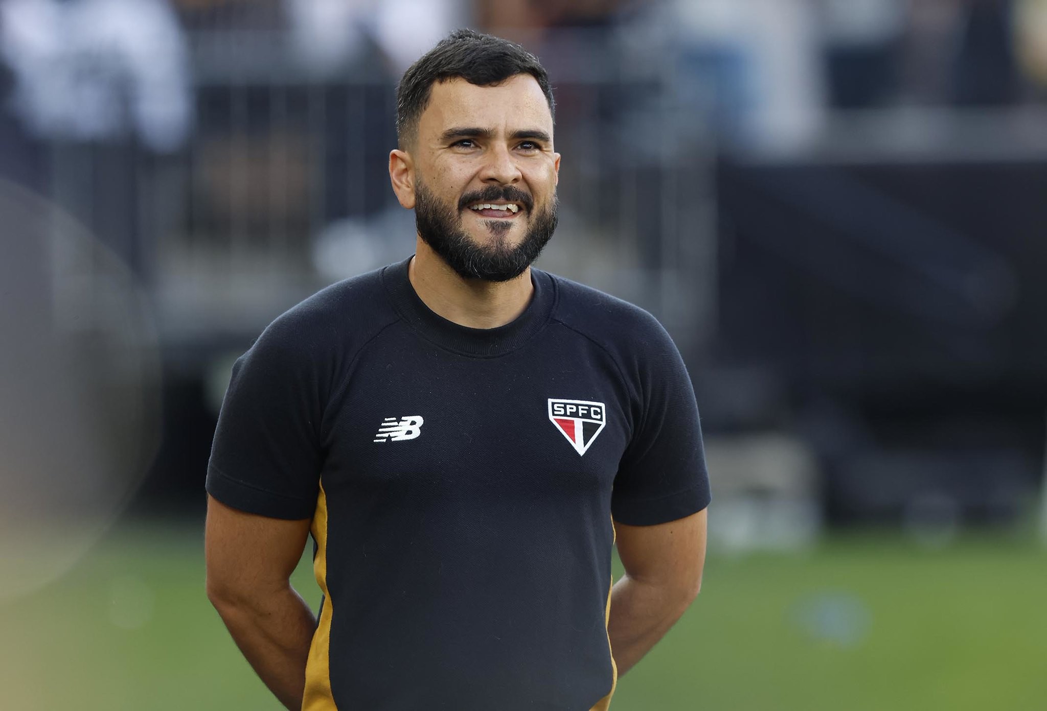 Thiago Viana: quem é o técnico que saiu da base e levou o São Paulo à final do Brasileiro Feminino