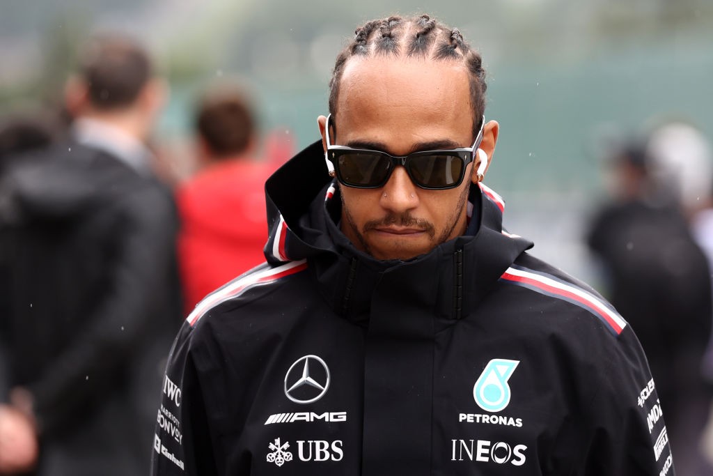 Hamilton se queixa de saltos em carro da Mercedes na Bélgica | Ge