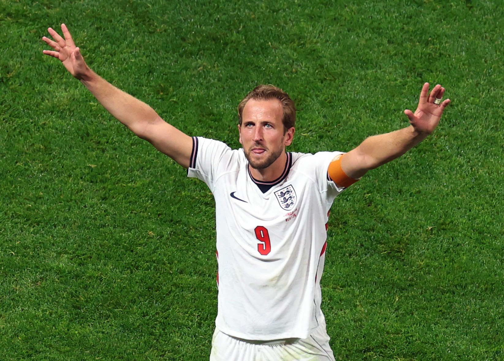 Kane Prioriza Copa do Mundo sobre Bola de Ouro em Coletiva para Vitória