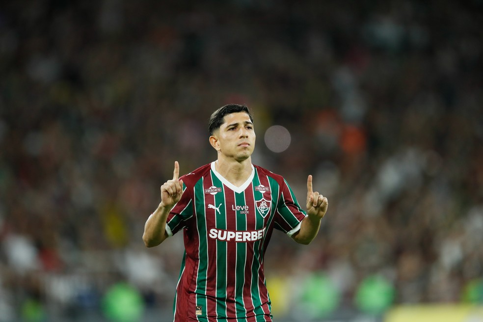 Savarino brilha e se torna o batedor de pênaltis do Fluminense