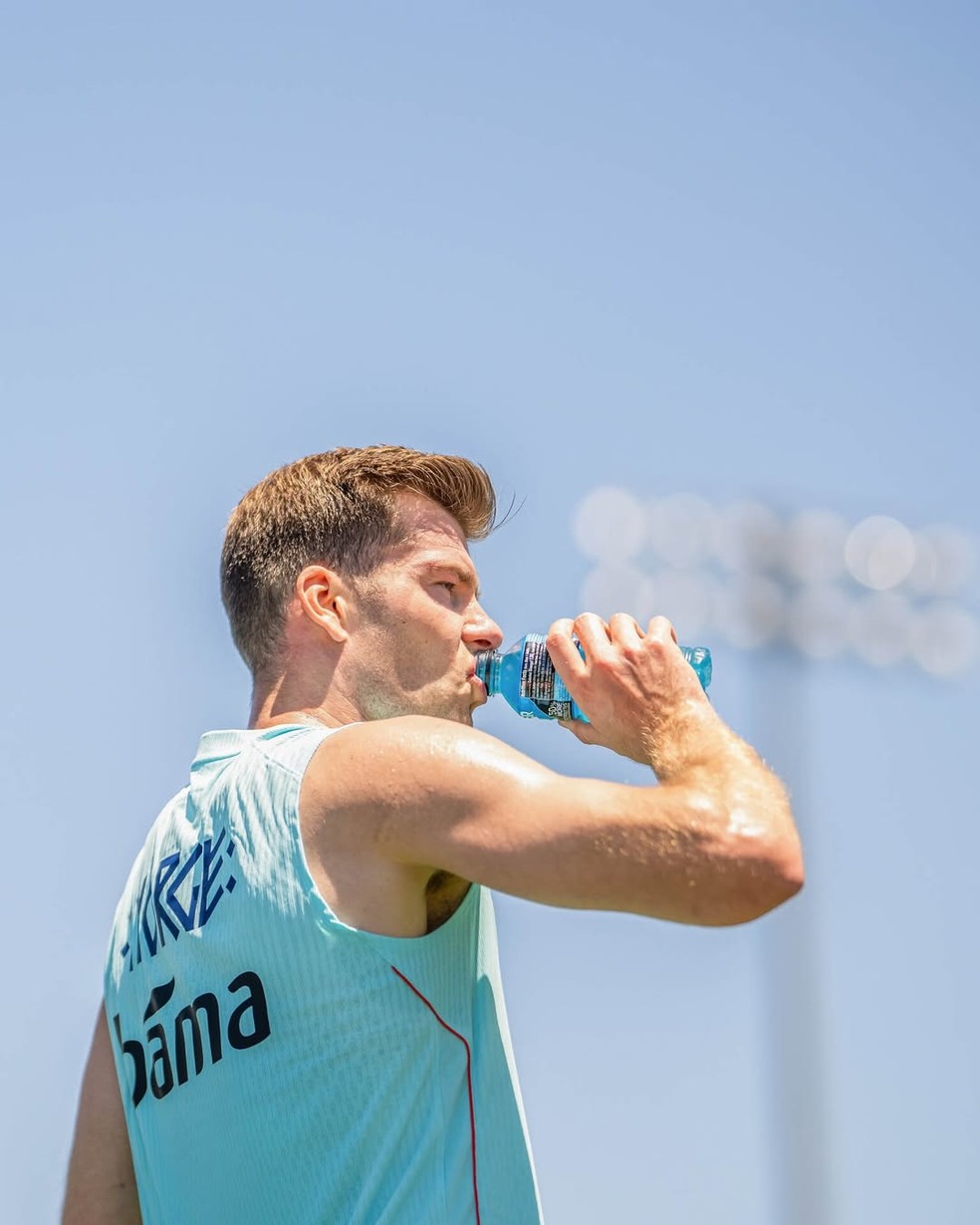 Jogadores da Noruega realizam treino nos EUA; Noruega monitora hidratação