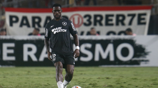 Bastos em Universitario x Botafogo