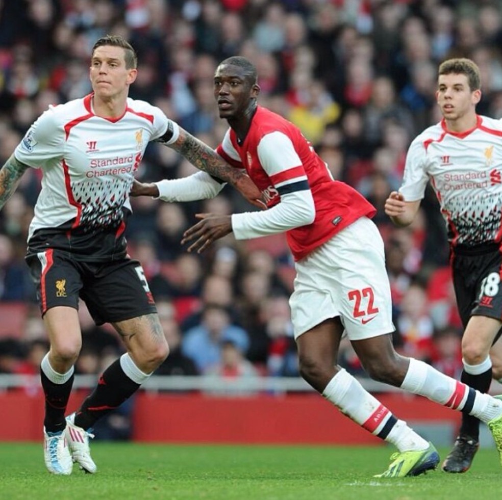 Sanogo em duelo no clássico inglês entre Arsenal e Liverpool. — Foto: Arquivo Pessoal