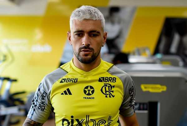 Arrascaeta intensifica fisioterapia visando pré-temporada no Flamengo.