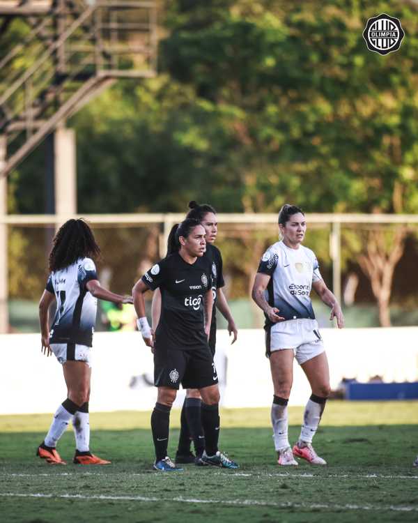 Gabi Zanotti, do Corinthians, critica qualidade dos gramados da Libertadores Feminina