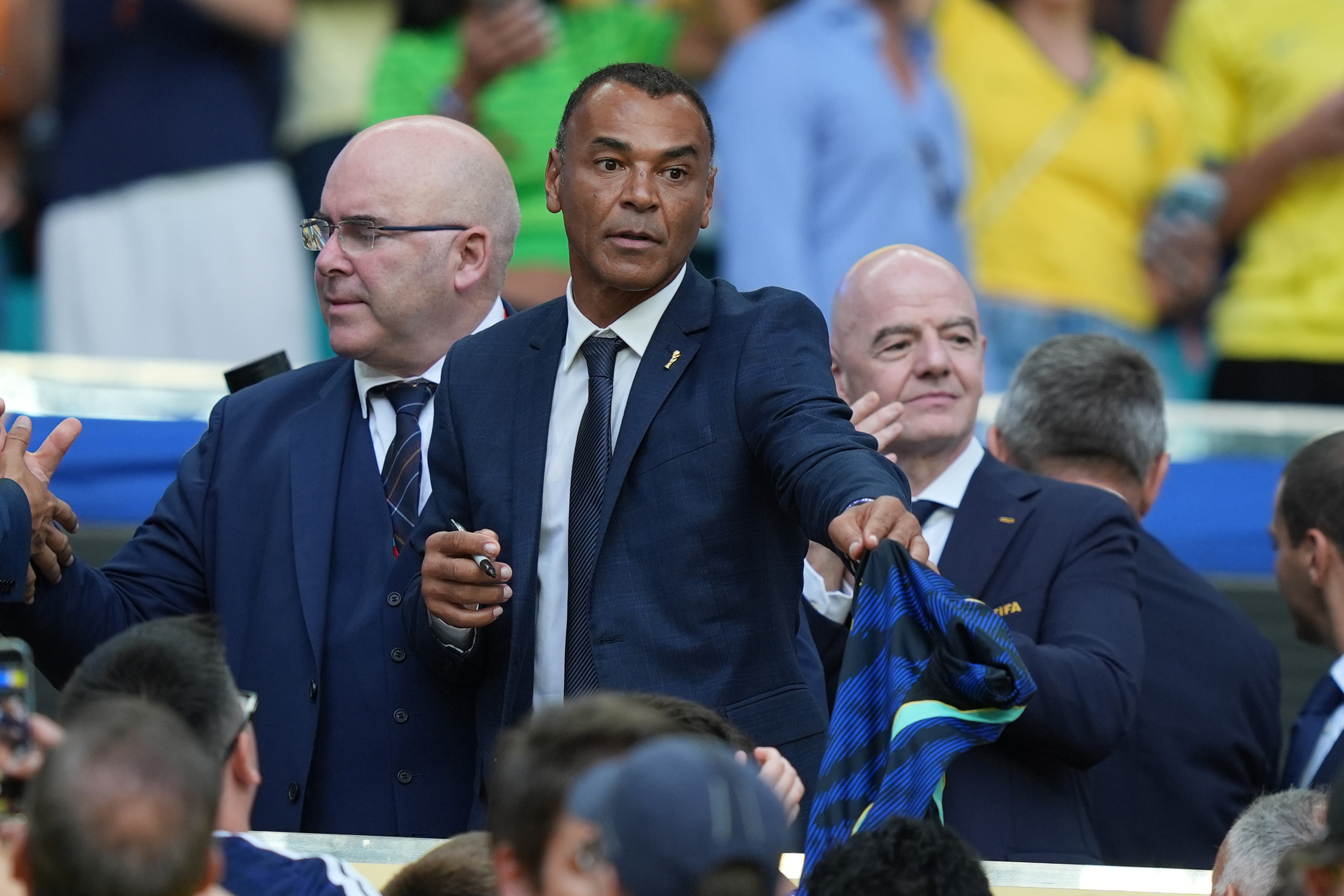 Cafu, Roberto Carlos e Bebeto defendem pausa para hidratação: "Correríamos muito mais"