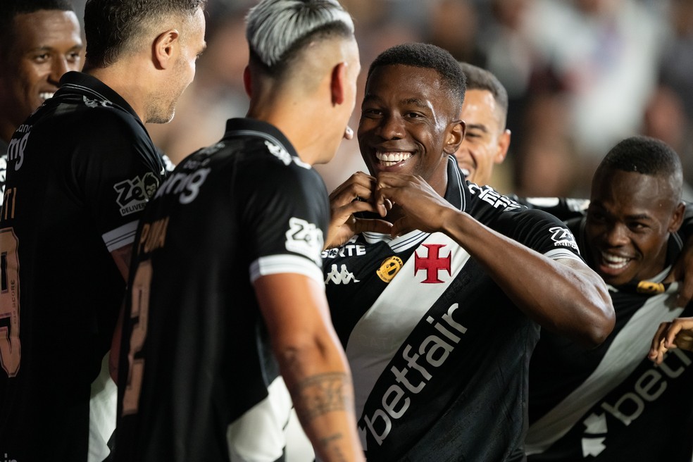 Cuesta comemora gol marcado pelo Vasco