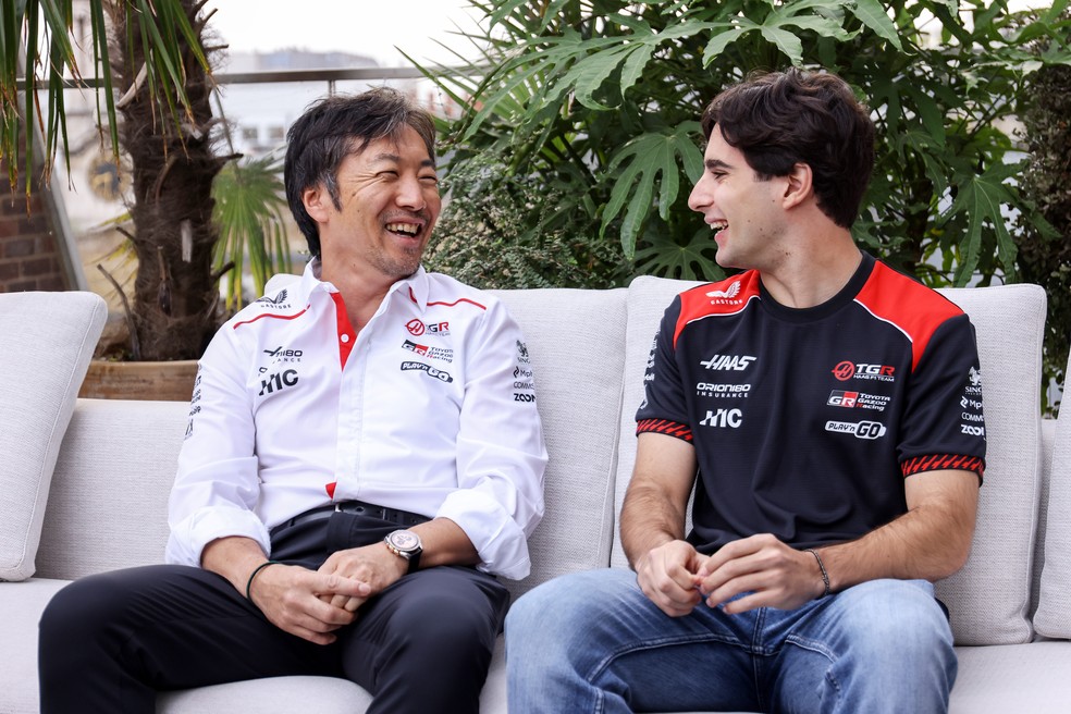 Rafael Câmara e Ayao Komatsu, chefe da Haas — Foto: Divulgação