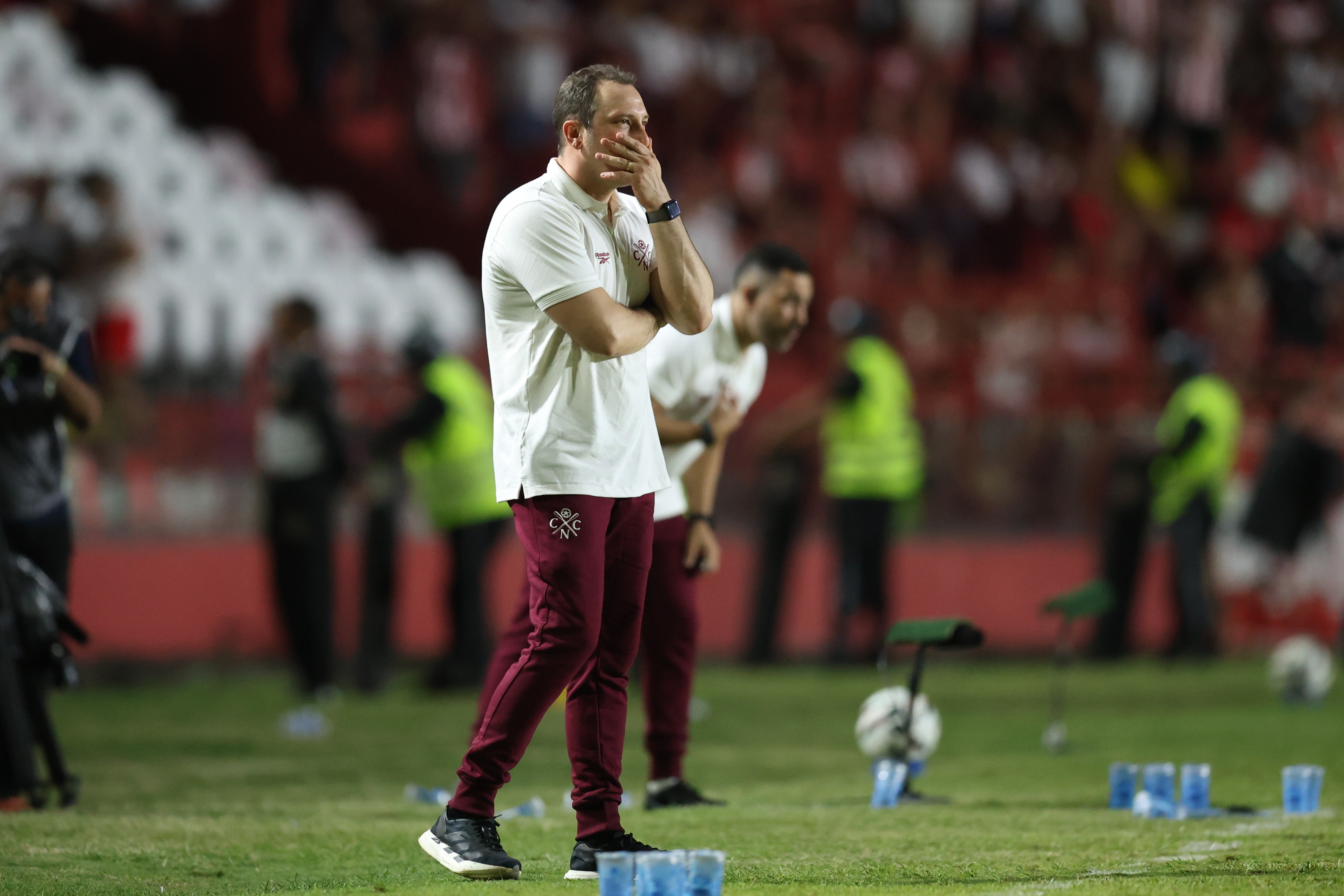"Quem não quiser jogar, não joga. Eu boto o sub-20": Pivetti explica desabafo na derrota do Náutico