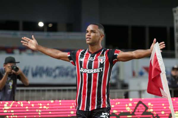 CONFIANÇA DO PROFESSOR! Zubeldía dá chances para cria do São Paulo se firmar na equipe titular
