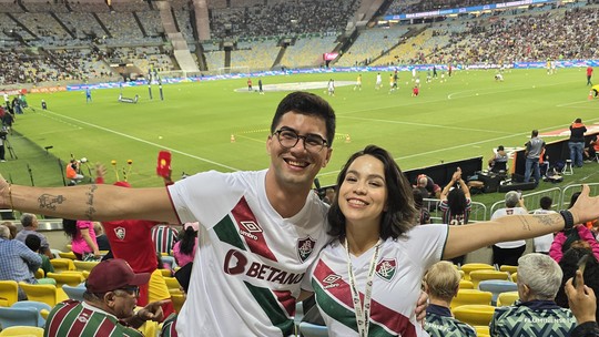 Casal tricolor encontra presidente do Fluminense e ganha ingressos para jogo no Maracanã