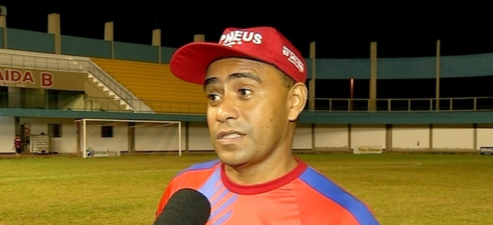 Neto Costa vai comandar o Arsenal na Segunda Divisão — Foto: Reprodução/ TV Anhanguera