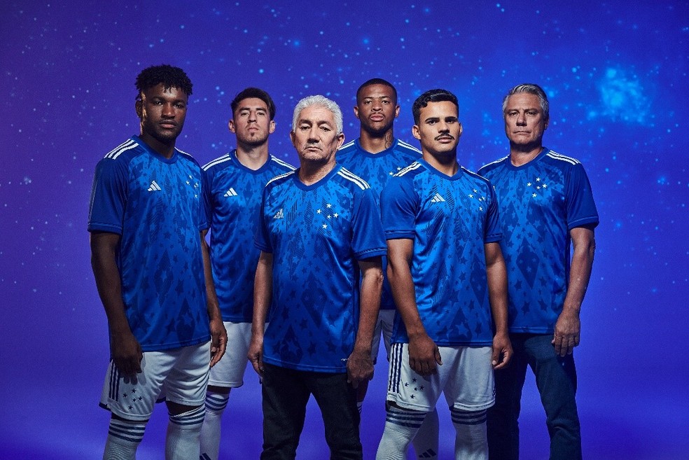 Cruzeiro apresenta nova camisa para a temporada 2024 — Foto: Divulgação