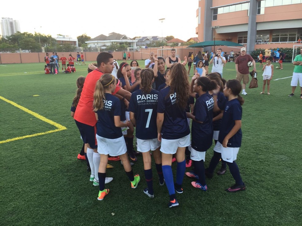 Escolinha de futebol feminino impacta no desempenho escolar das alunas