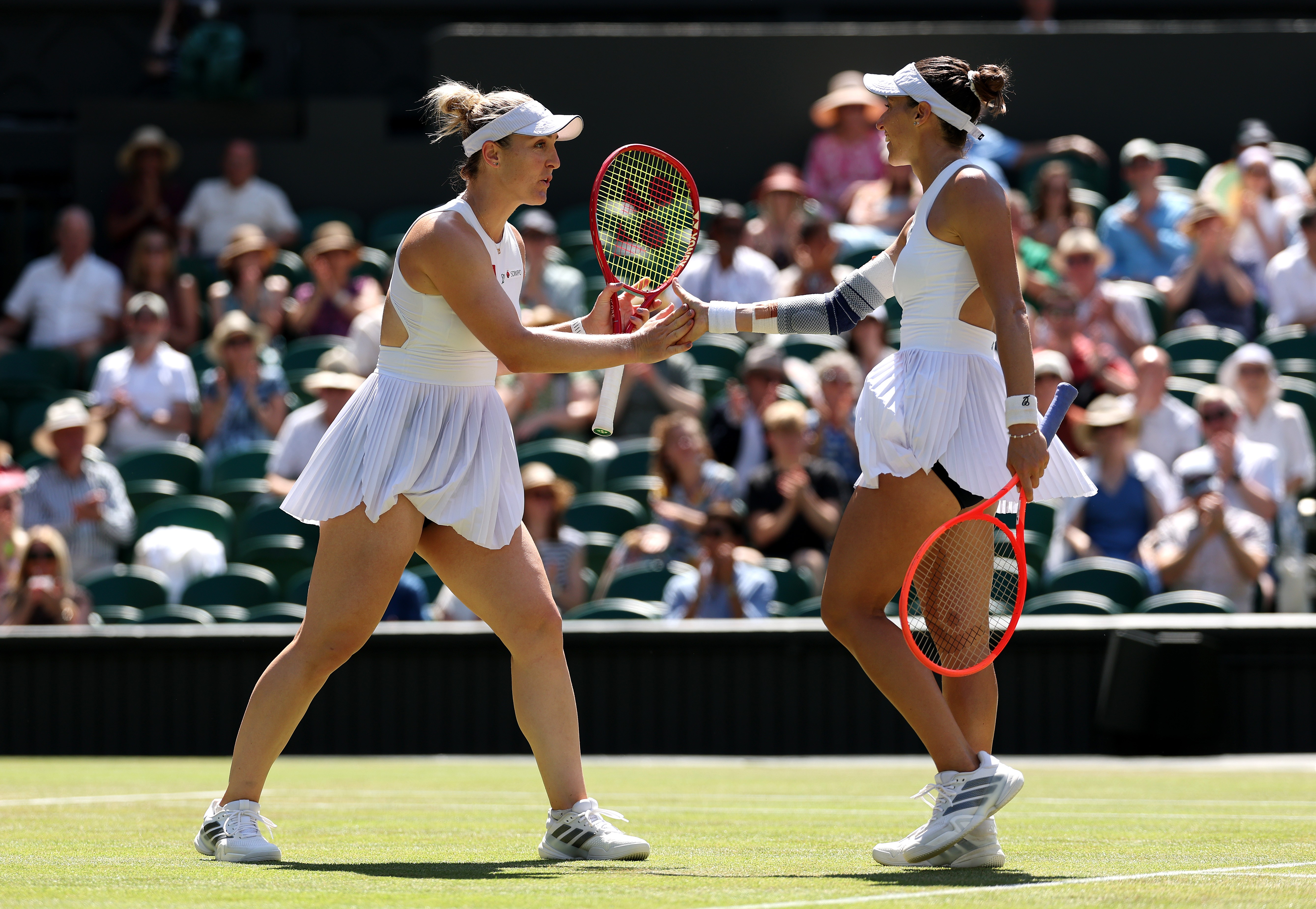 Histórico! Luisa Stefani escala o ranking mundial de duplas de tênis, alcança a quarta posição e celebra a melhor marca de sua carreira após Wimbledon.